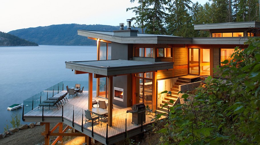 Дом у озера фахверк