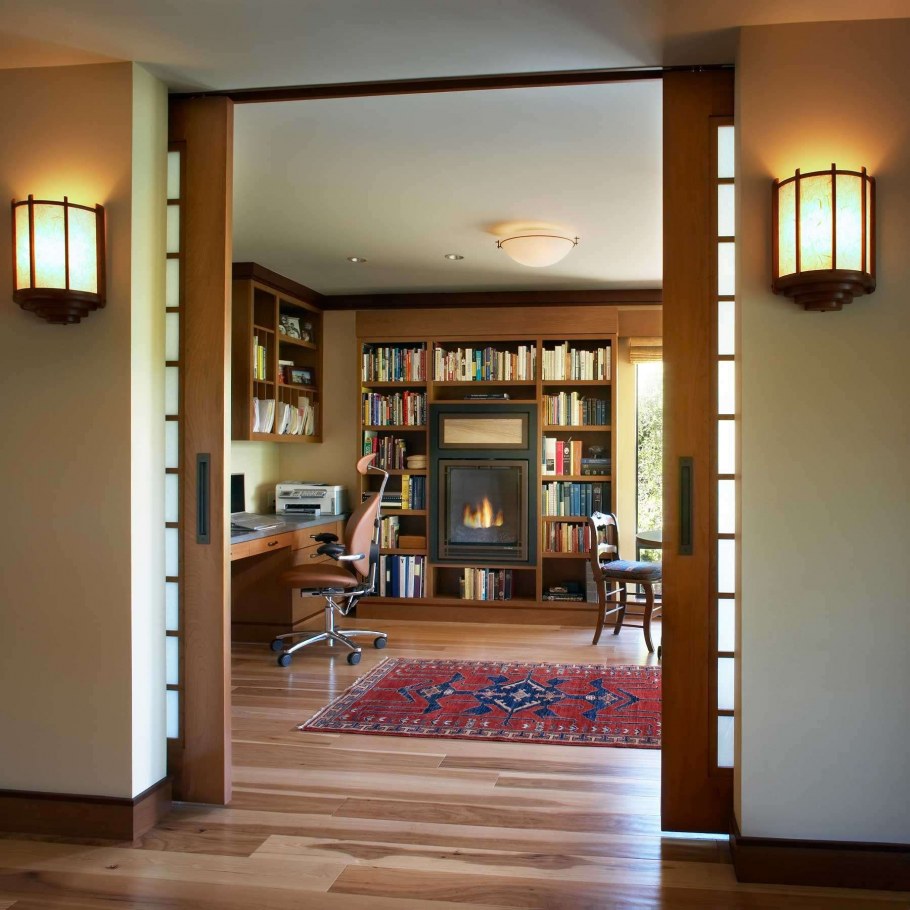 Дверь между комнатами