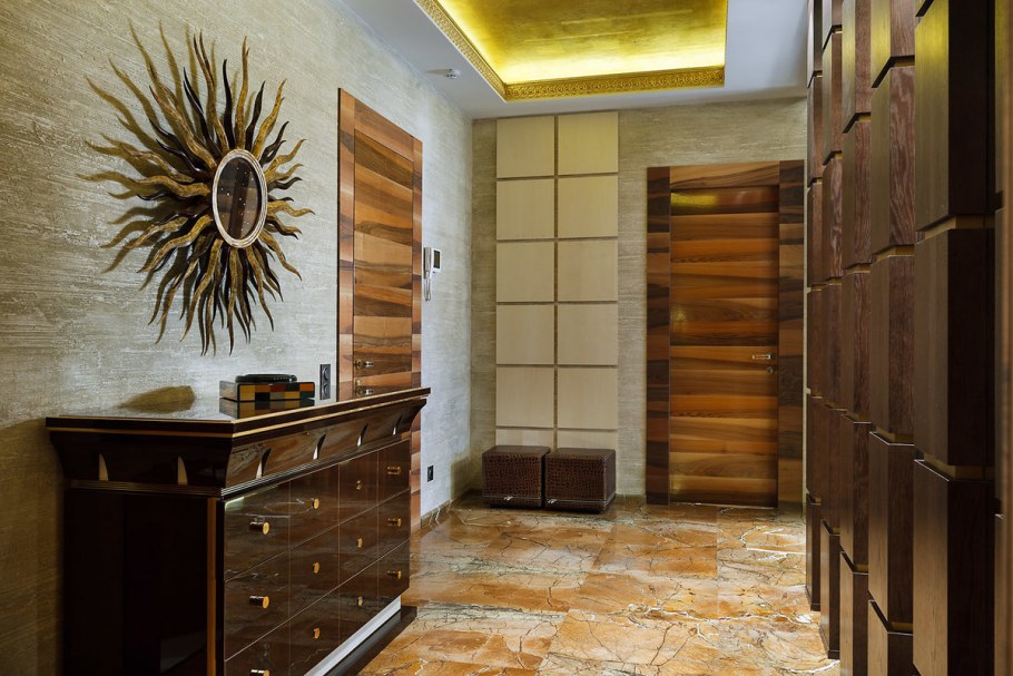 Отделка камнем прихожей