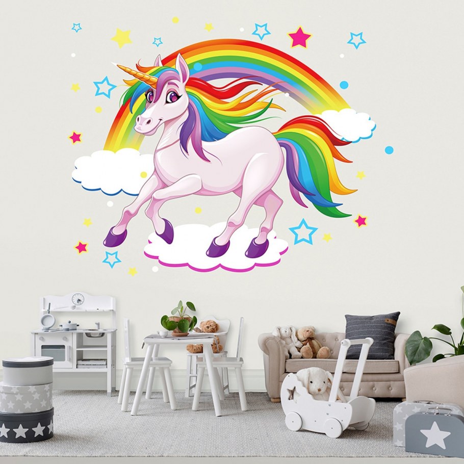 Радужные стены в комнате