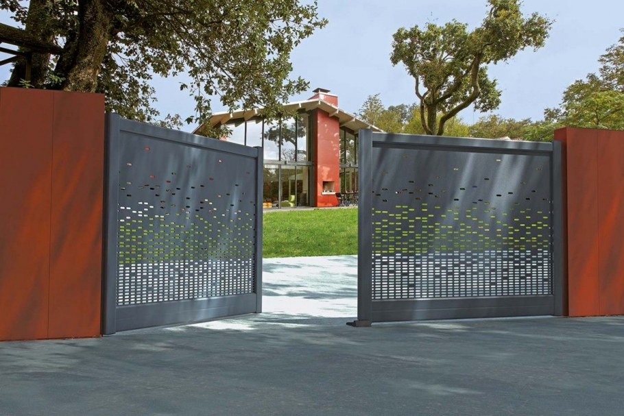 Забор в современном стиле Hi Tec