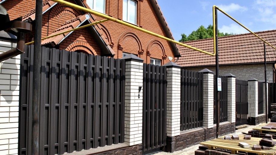 Откатные ворота из евроштакетника