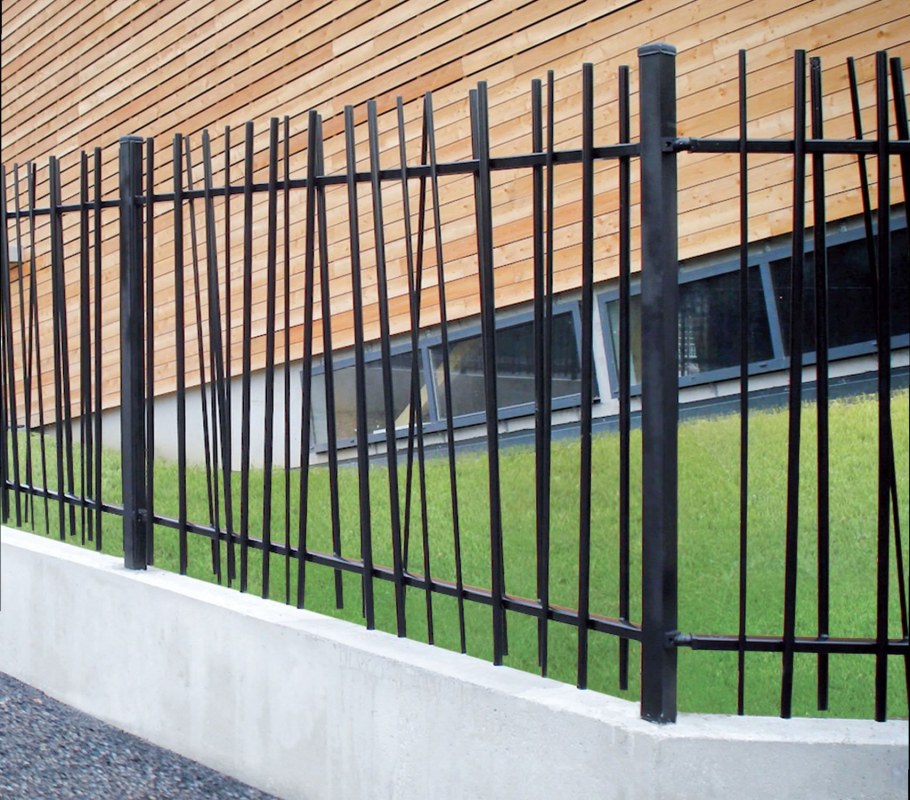 Железное ограждение
