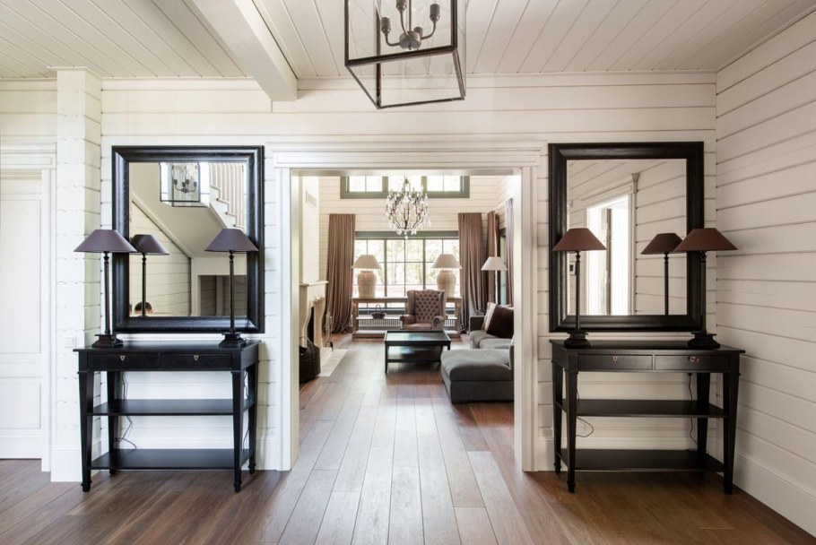 Прихожая в деревянном доме