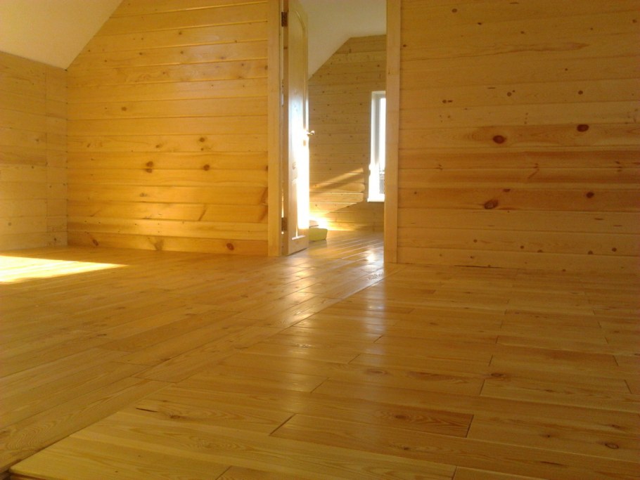 Лиственница под прозрачным лаком