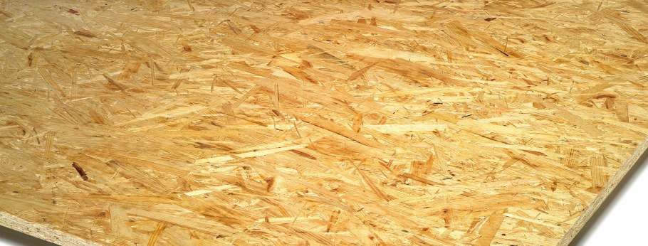 Плита OSB на полу в интерьере