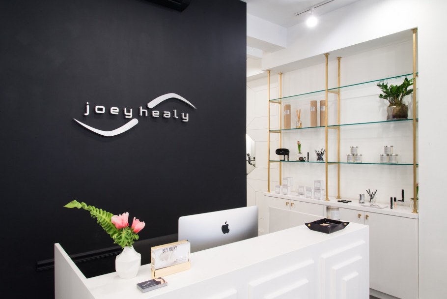 Интерьер салона маникюра