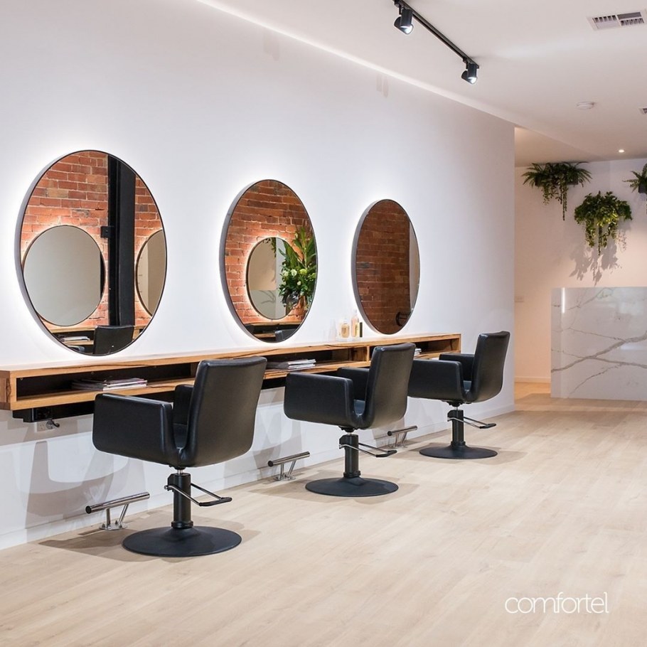 Парикмахерская в черно белом стиле