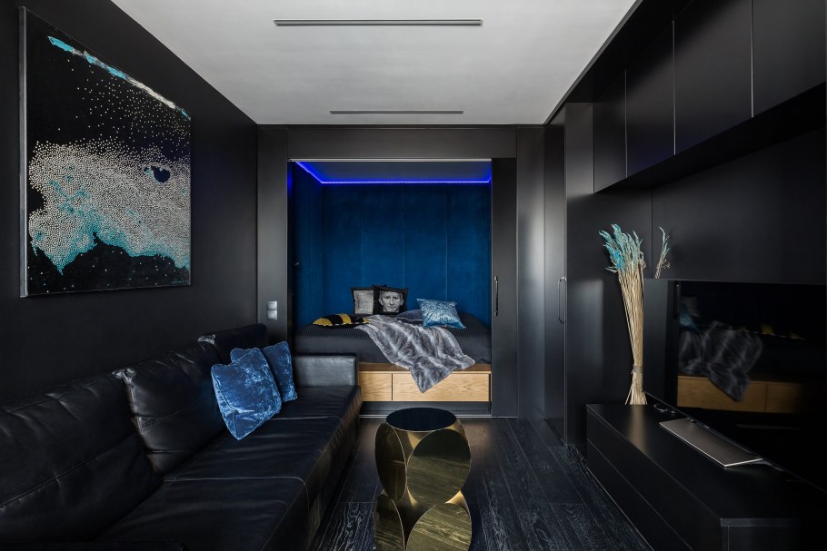 Тотал Блэк интерьер