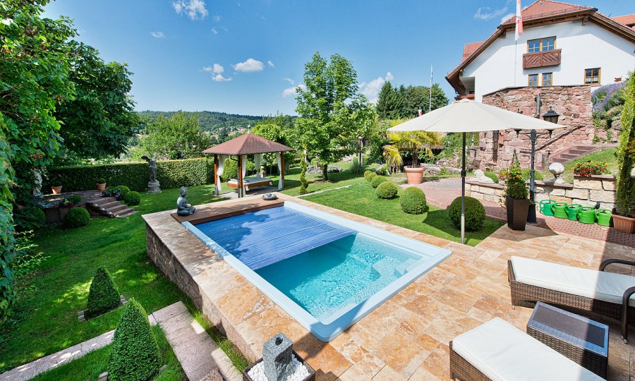 Баня и бассейн на участке