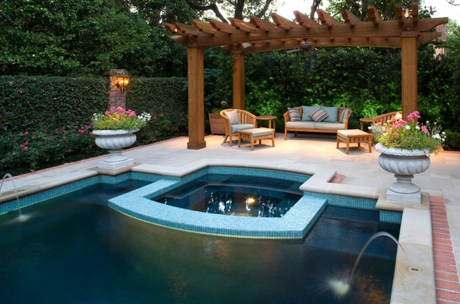 Бассейн с беседкой в частном доме