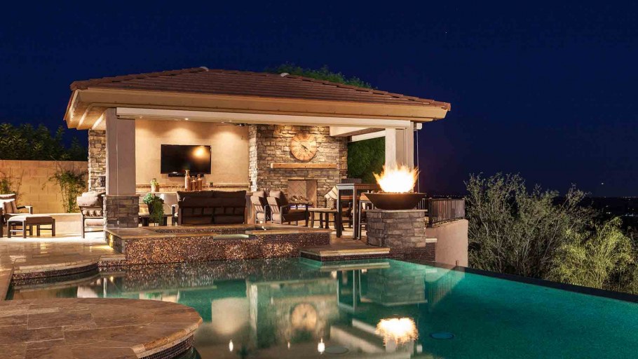 Баня с террасой и мангальной зоной и бассейном