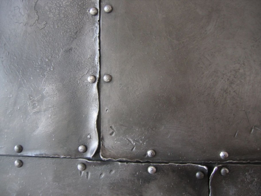 Металлический лист с клепками