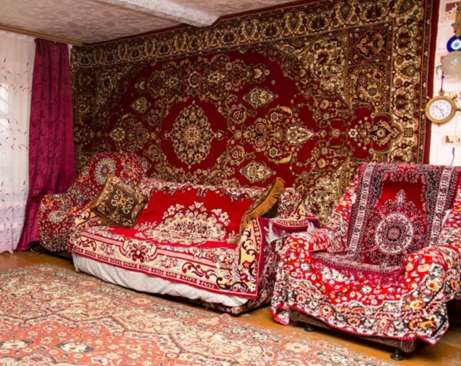 Ковер на стене в современном интерьере