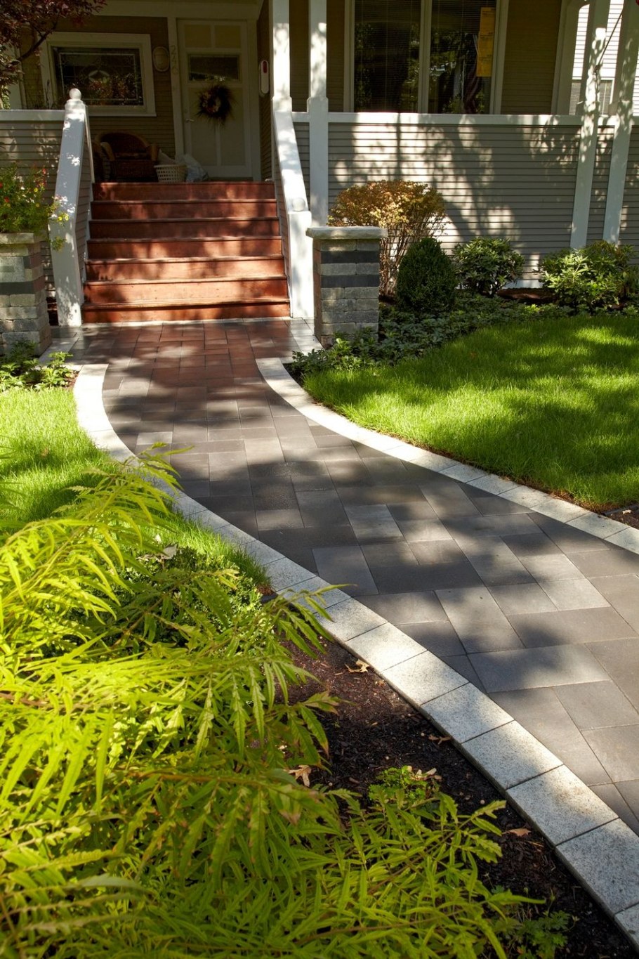 Дорожка перед домом