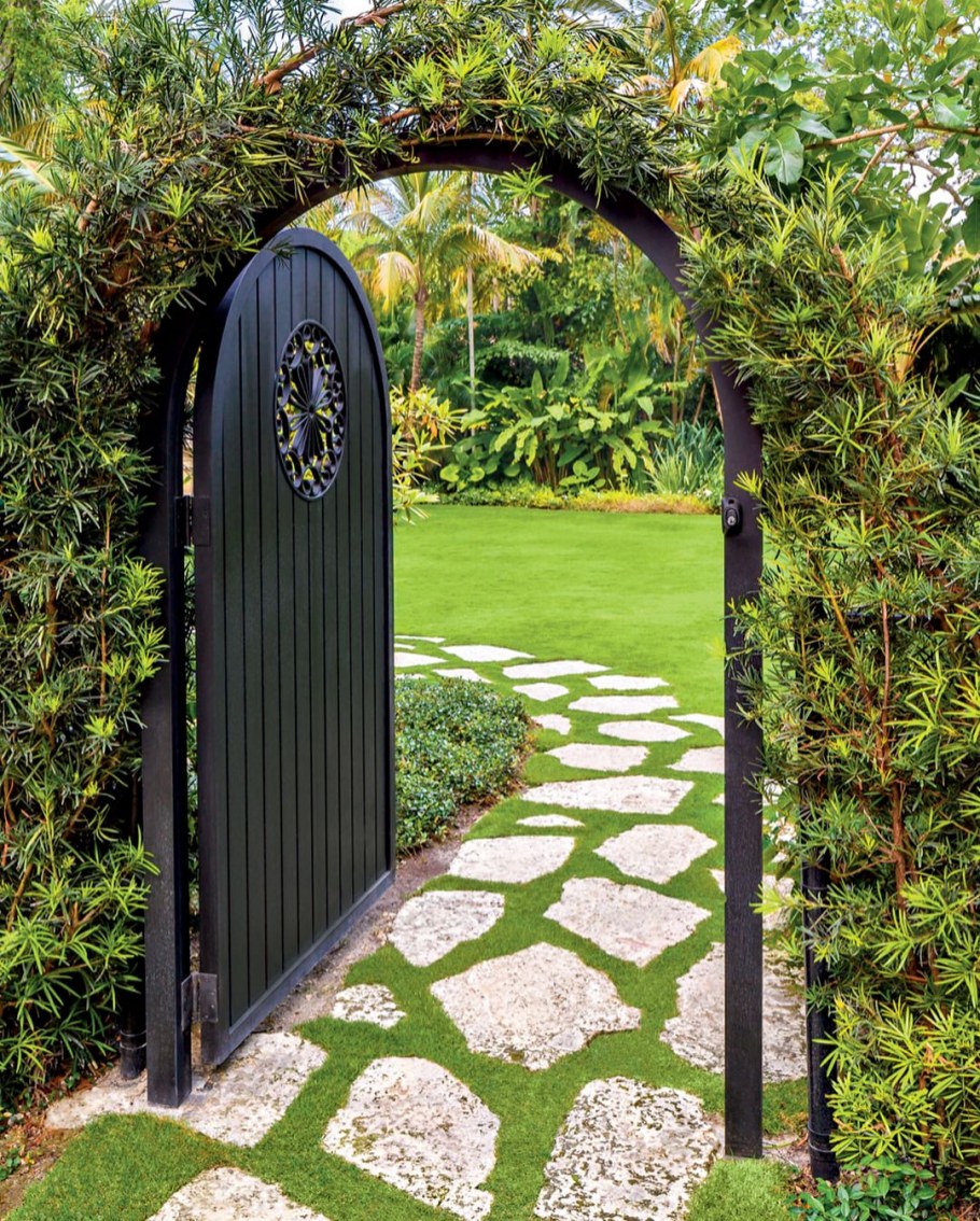 Дорожки в цветнике