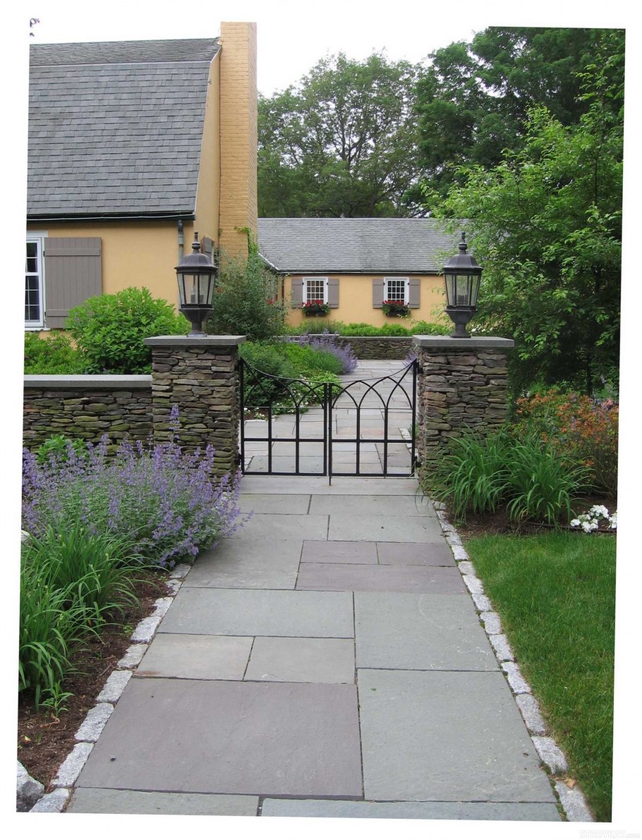 Распахнутые ворота