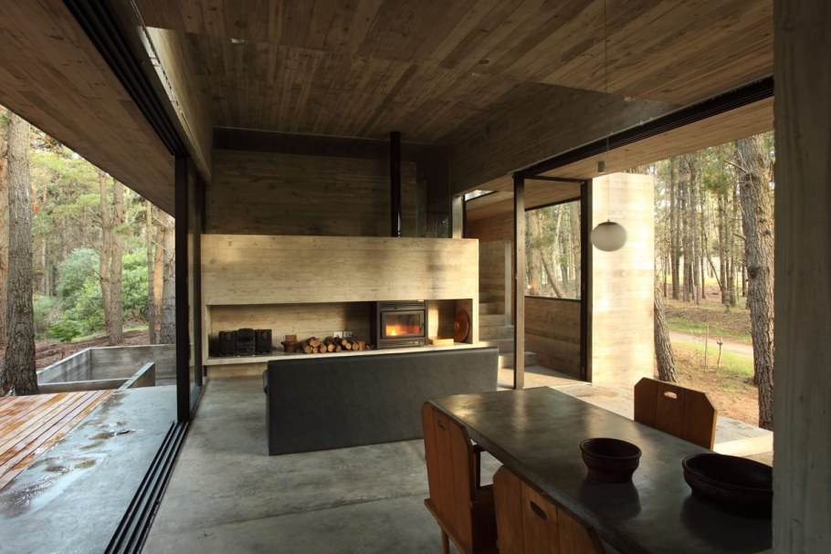 Современный домик в лесу