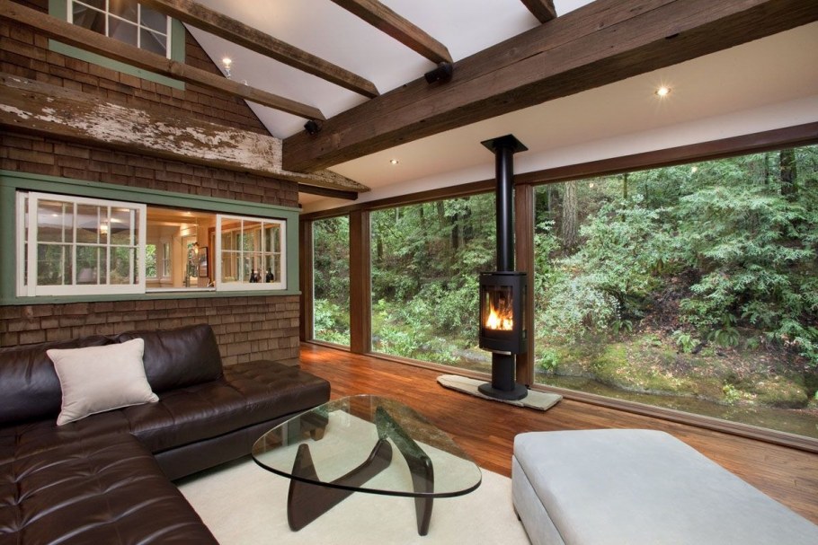 Уютный дом с панорамными окнами