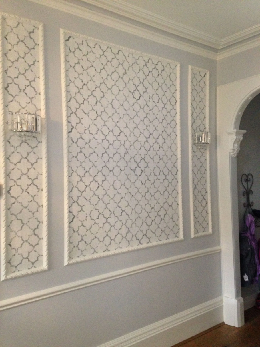Стены с рамками из молдингов