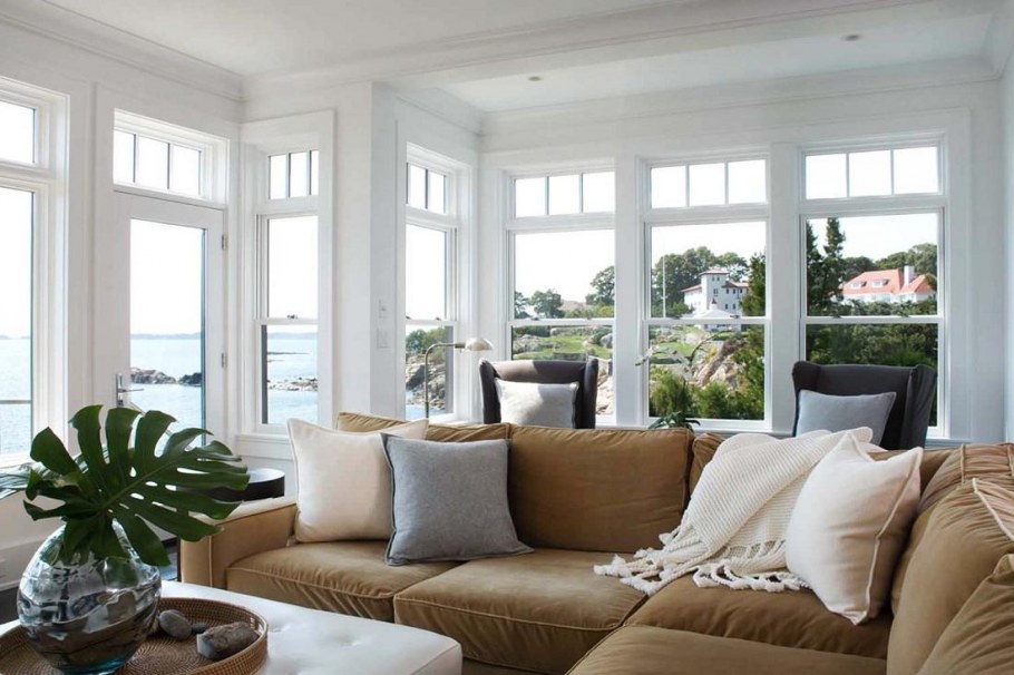 Гостиная с большим окном