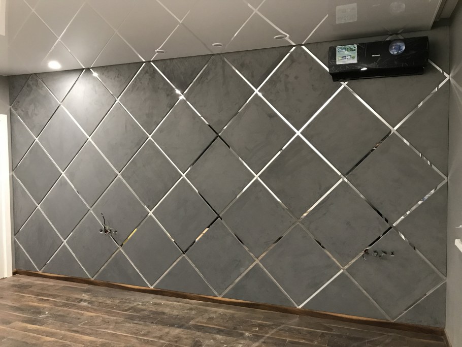 Стеновые панели с зеркальными вставками