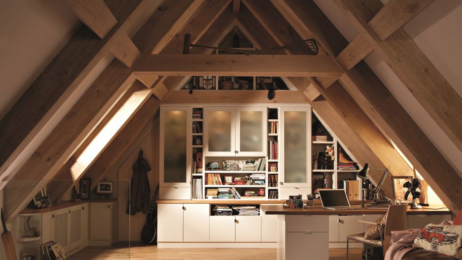 Комната под двухскатной крышей