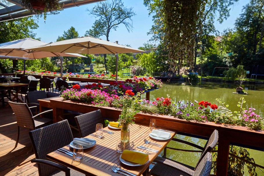 Ресторан светлый Москва веранда