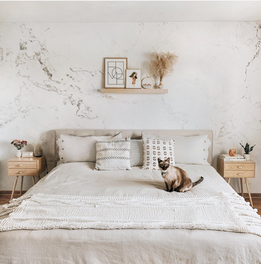 Мраморные обои в спальню