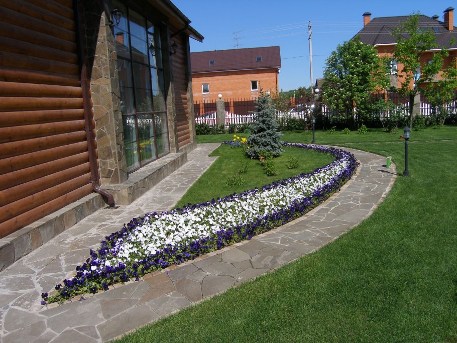 Клумба ромбовидная