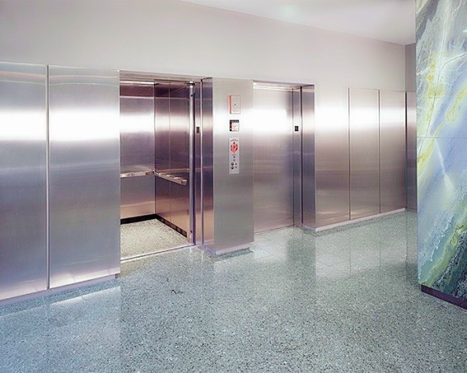 Облицовка стен нержавеющей сталью