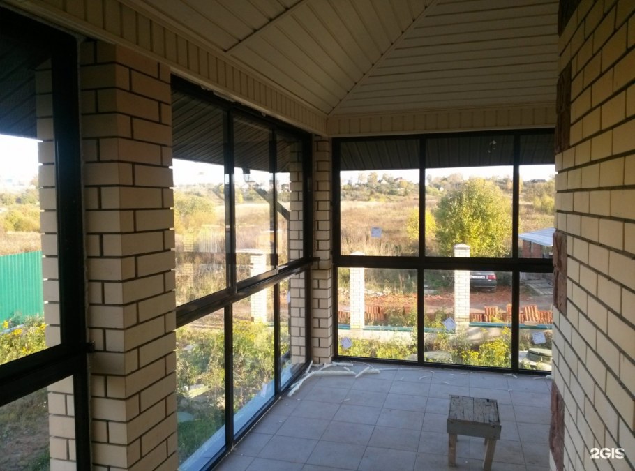 Застекленный балкон в частном доме