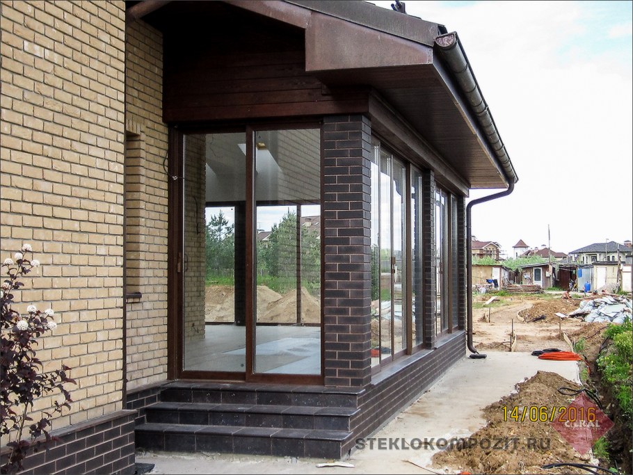Застекленная веранда с крыльцом