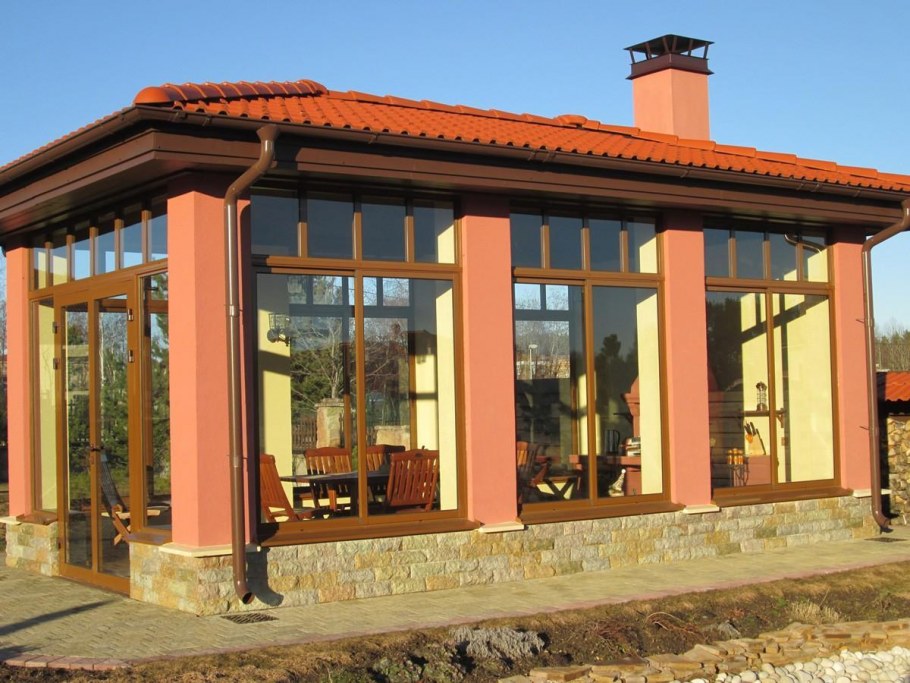 Застекленная беседка