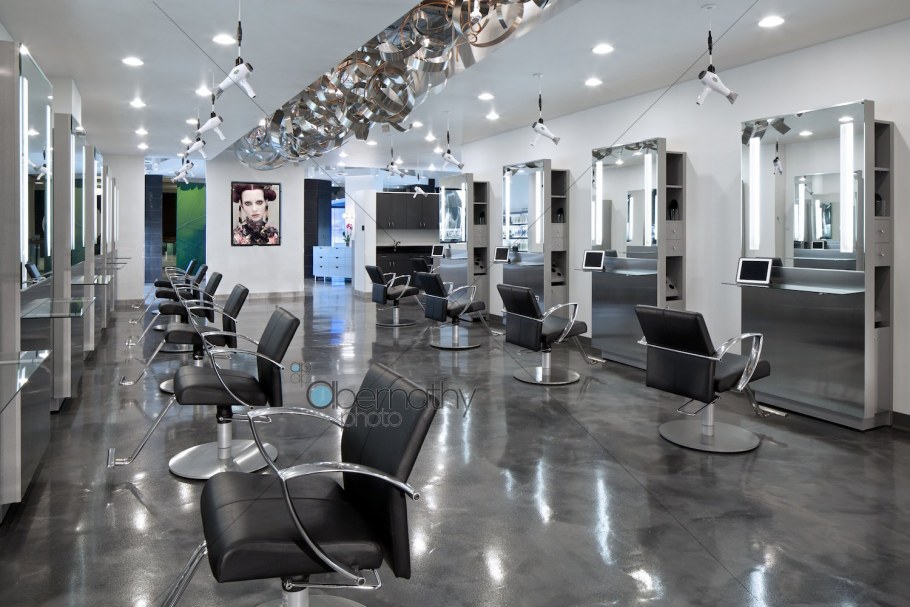 Необычный интерьер салона красоты