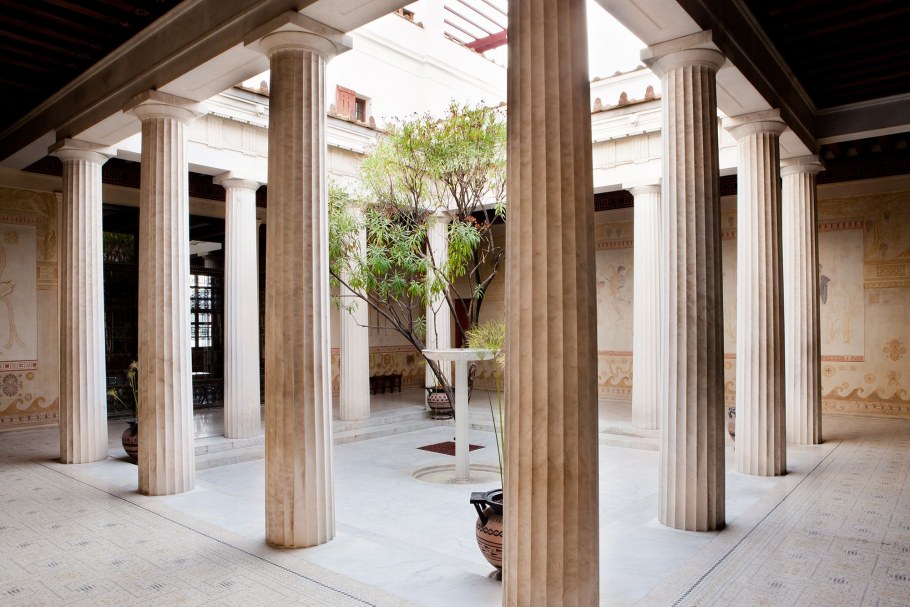 Дом лепнины Сабур в Махачкале