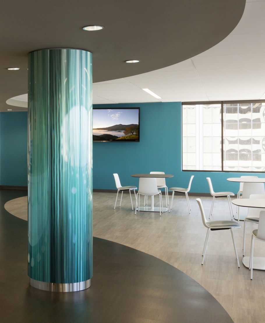 Колонна в гостиной