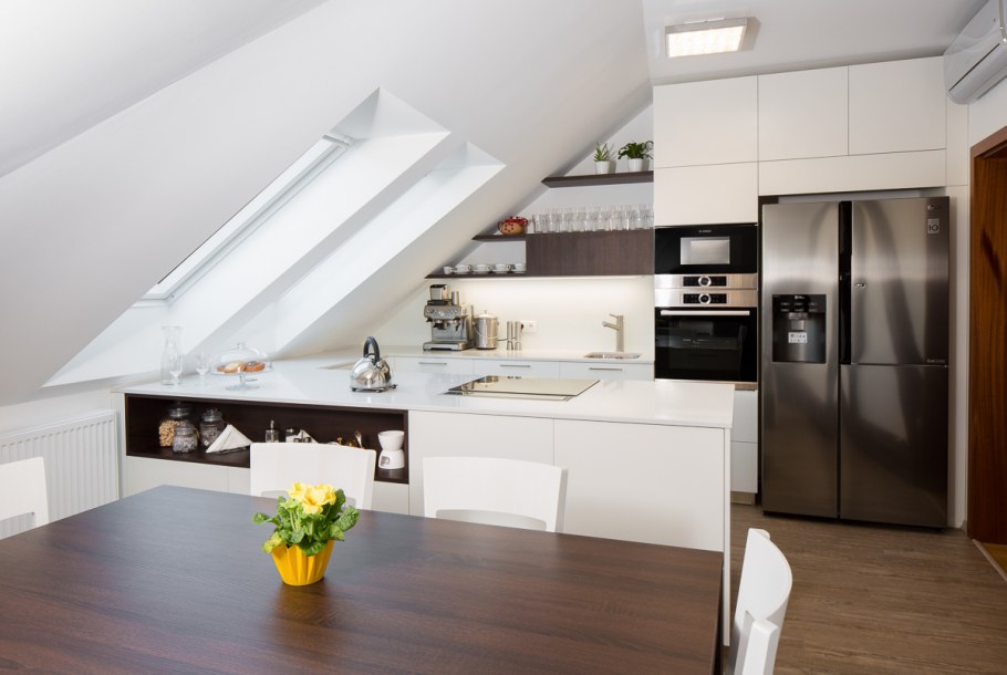 Кухня на мансардном этаже