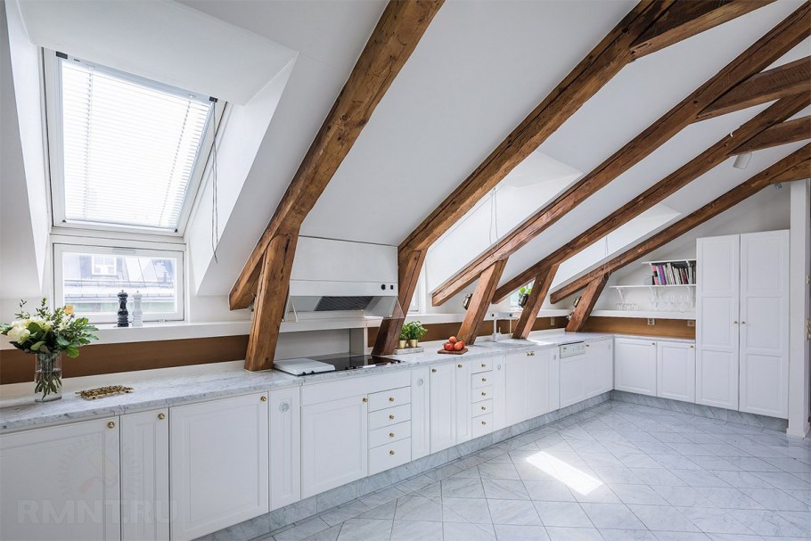 Кухня на мансарде
