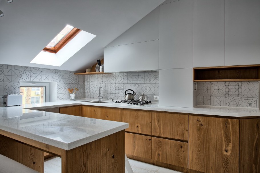 Интерьеры маленьких кухонь на мансарде