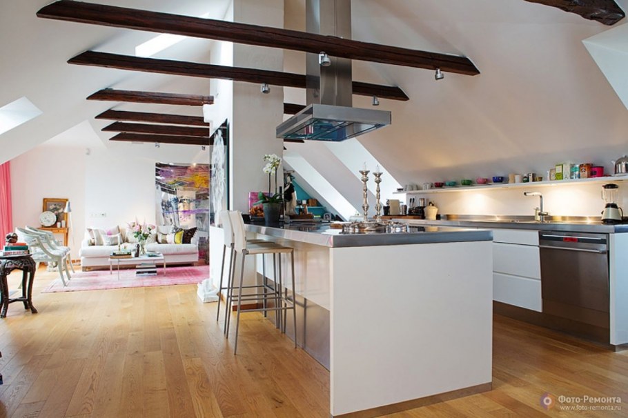 Кухонный гарнитур под лестницей