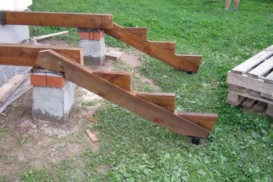 Деревянные ступеньки для крыльца