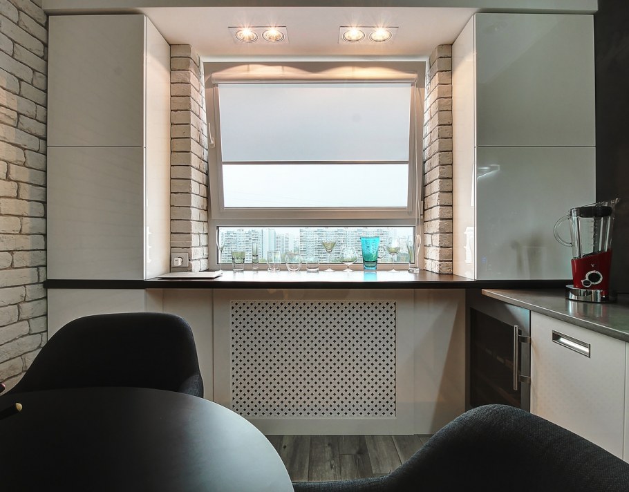 Подоконник стол на балконе