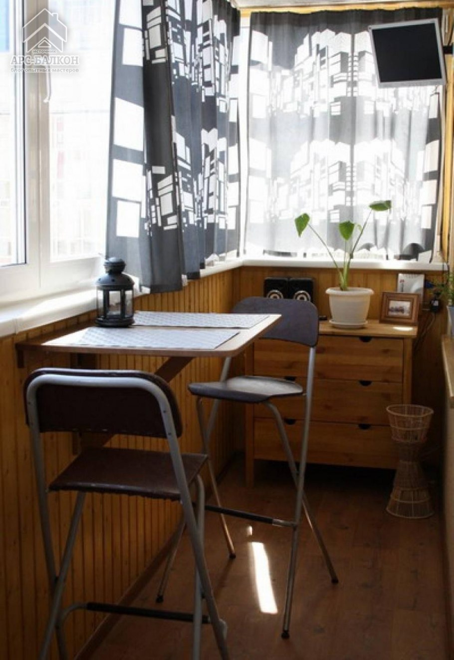 Барный столик на балконе