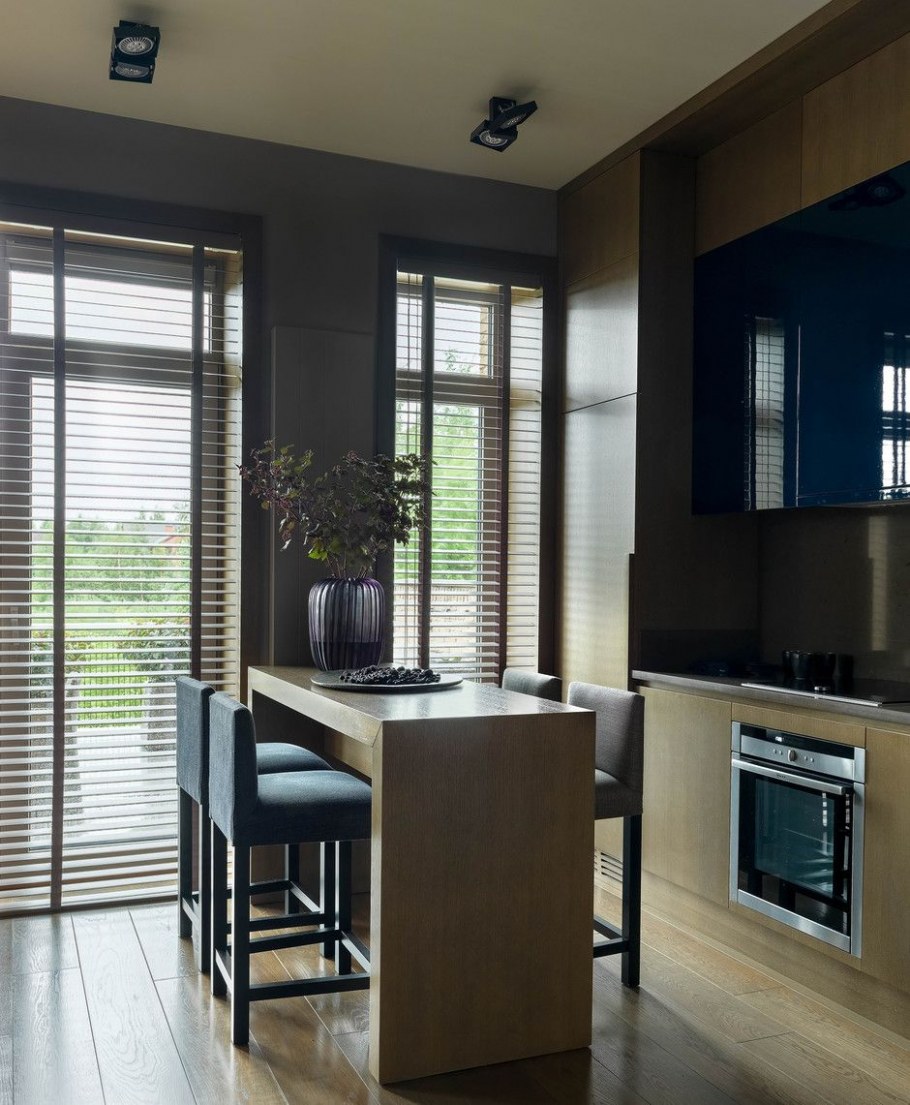 Барная стойка у окна