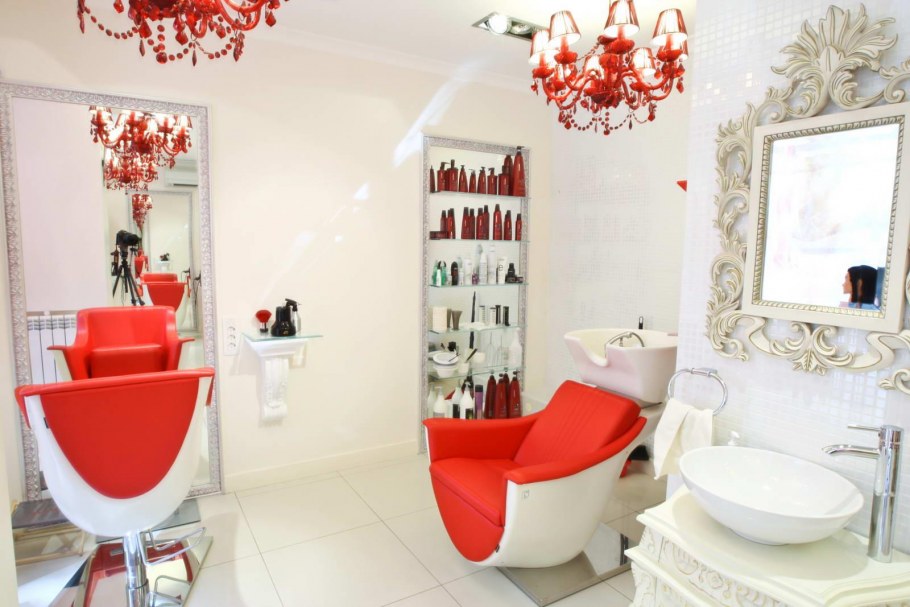 Интерьер салона красоты в белых тонах