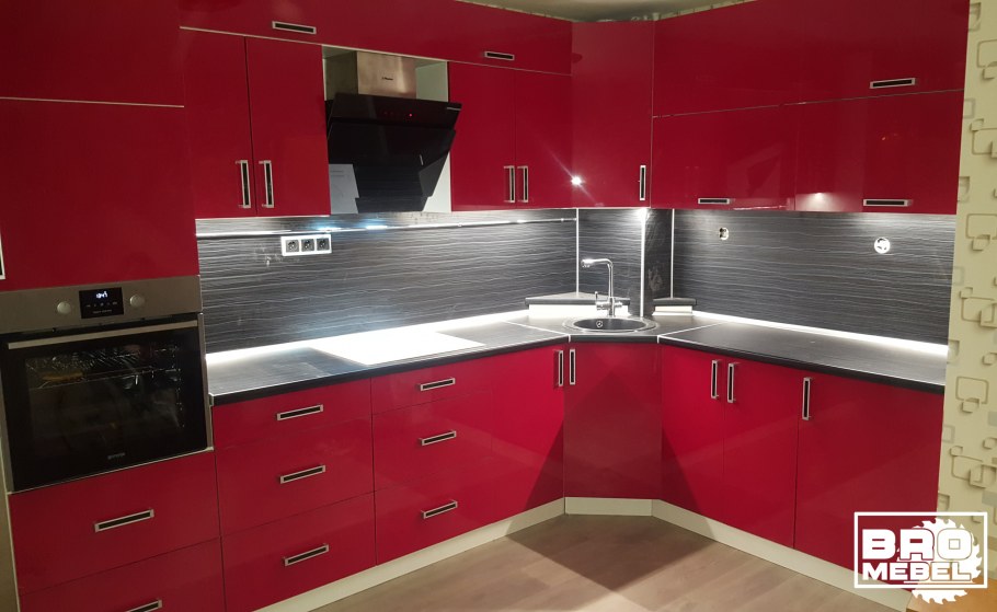 Кухонный гарнитур красный с черным