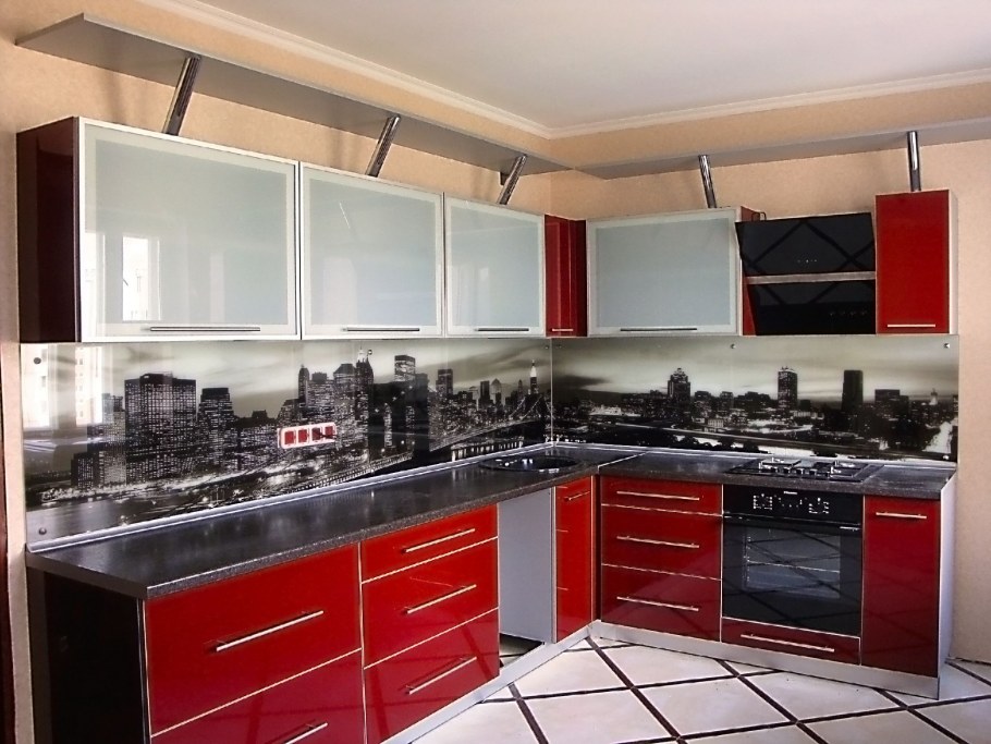 Кухонный гарнитур бордового цвета