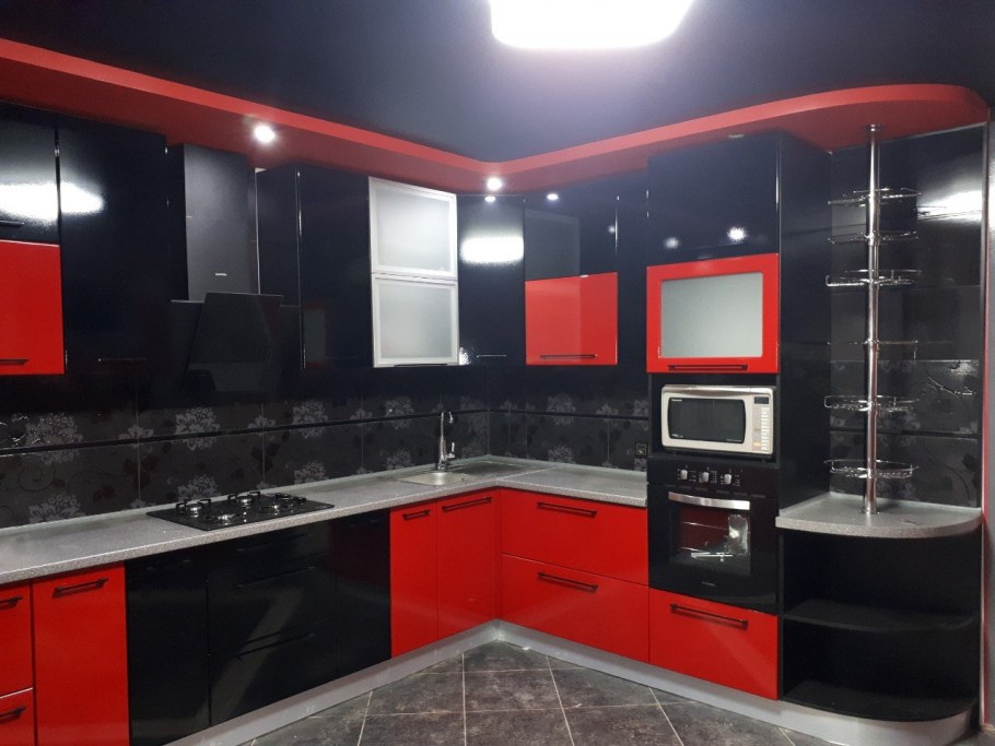 Кухня встроенная черная красная