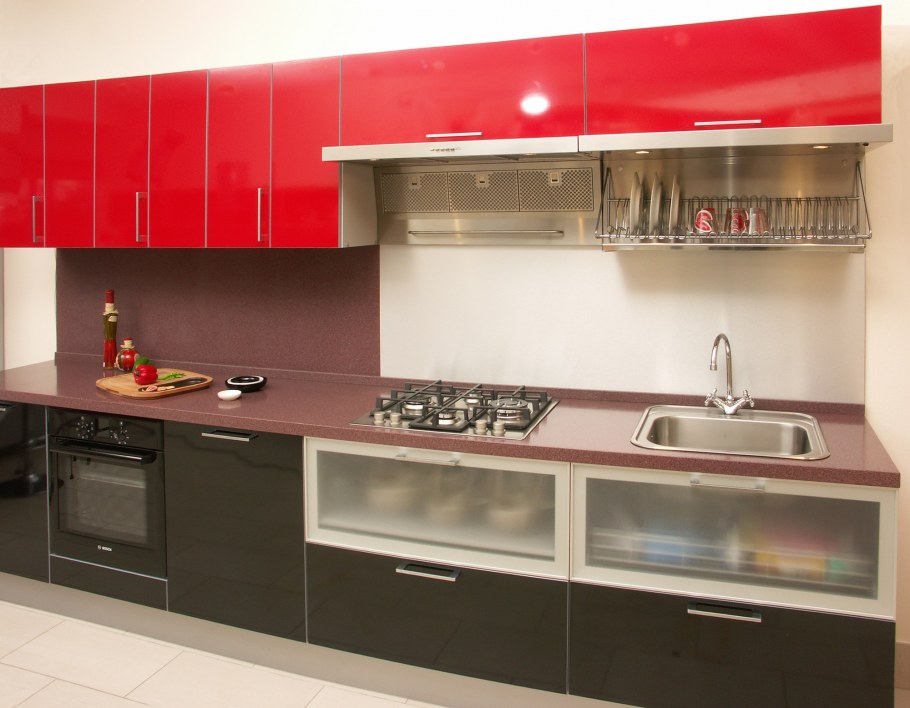 Кухни угловые красные глянцевые